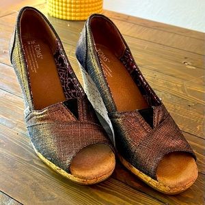 Tom’s Bronze Metallic Wedges